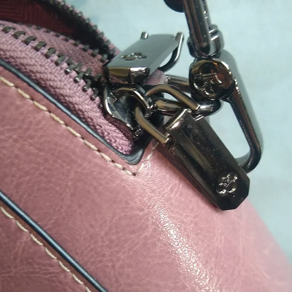 Elegant Pink Leather Crossbody Bag - Picture 6 of 16